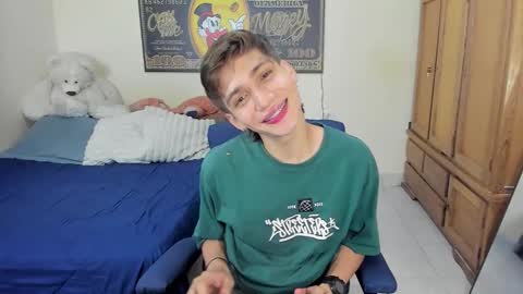 Snapshot of erick_de_rossee chatting on December 19, 7:32 pm erick_de_rossee online show from December 19, 7:32 pm