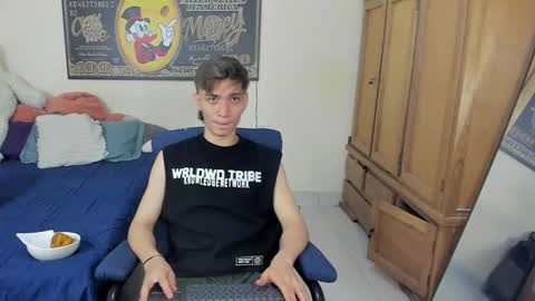 Snapshot of erick_de_rossee chatting on December 21, 5:42 pm erick_de_rossee online show from December 21, 5:42 pm