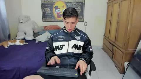 Snapshot of erick_de_rossee chatting on January 9, 8:32 pm erick_de_rossee online show from January 9, 8:32 pm