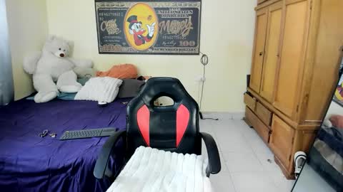 Snapshot of erick_de_rossee chatting on January 14, 6:35 pm erick_de_rossee online show from January 14, 6:35 pm