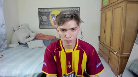 Snapshot of erick_de_rossee chatting on February 5, 9:19 pm erick_de_rossee online show from February 5, 9:19 pm