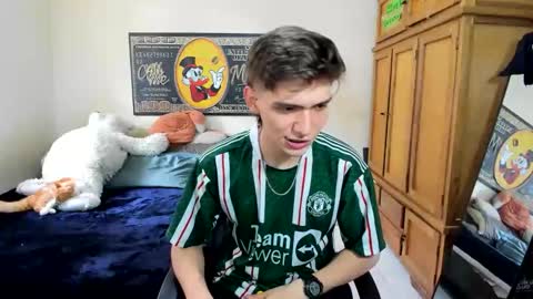 erick_de_rossee online show from April 18, 7:07 pm