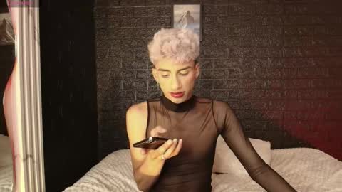 Snapshot of erick_velveth chatting on October 12, 10:09 pm erick online show from October 12, 10:09 pm