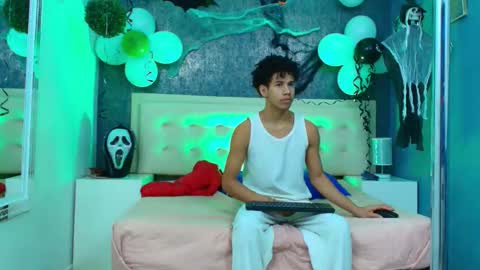 Snapshot of erick_zhimerman chatting on October 27, 3:54 am   online show from October 27, 3:54 am