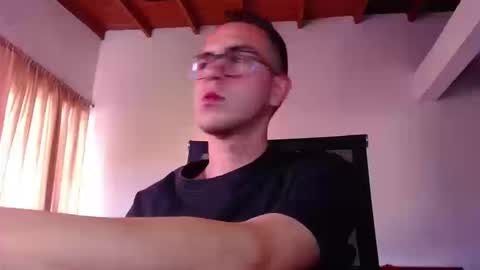 Snapshot of erik_rodriguez chatting on September 25, 9:40 pm Erik rodriguez online show from September 25, 9:40 pm