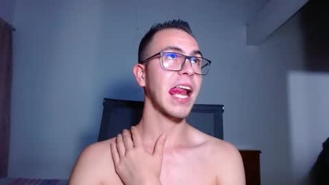 Snapshot of erik_rodriguez chatting on October 8, 11:13 pm Erik rodriguez online show from October 8, 11:13 pm