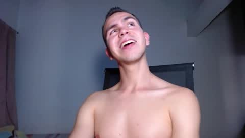 Snapshot of erik_rodriguez chatting on October 16, 11:17 pm Erik rodriguez online show from October 16, 11:17 pm