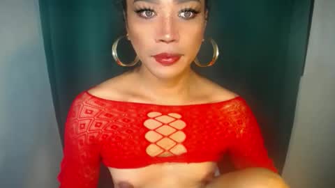 erika_madrigal online show from November 27, 11:18 pm