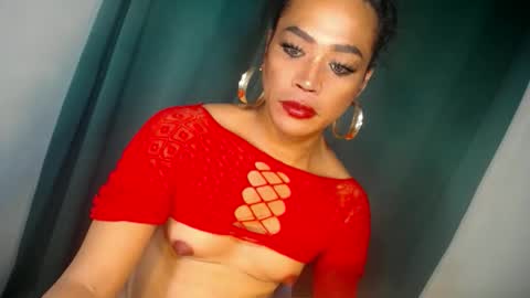 erika_madrigal online show from December 4, 1:59 am