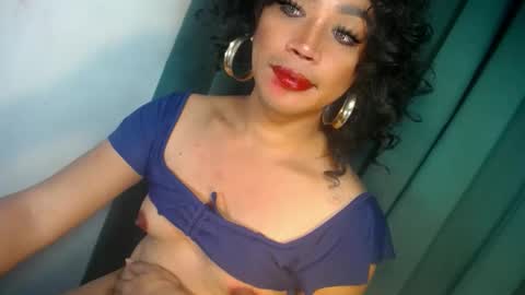 erika_madrigal online show from December 19, 12:50 am