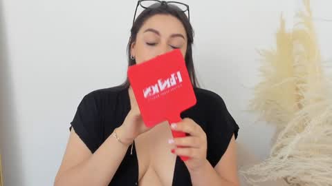 Erika Mendez online show from December 3, 8:17 pm