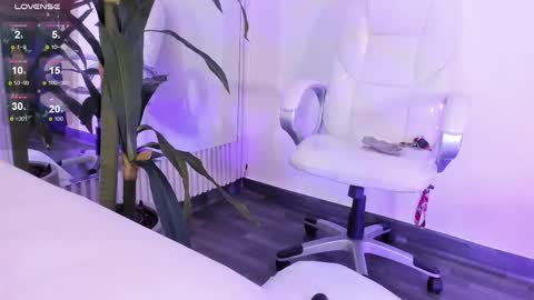 Eri  online show from October 21, 8:20 pm