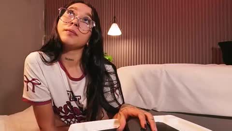 Snapshot of eriklein chatting on March 4, 8:37 pm Eri online show from March 4, 8:37 pm