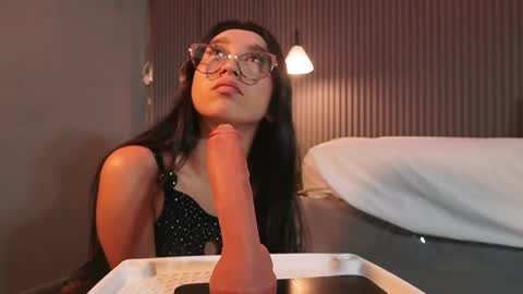 Snapshot of eriklein chatting on March 26, 7:19 pm Eri online show from March 26, 7:19 pm