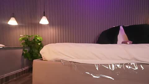 Snapshot of eriklein chatting on April 1, 7:33 pm Eri online show from April 1, 7:33 pm