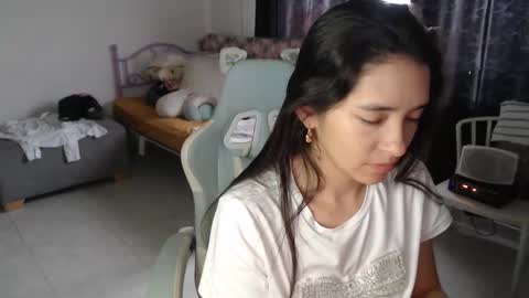 Snapshot of erina_1 chatting on February 19, 2:46 pm erina_1 online show from February 19, 2:46 pm