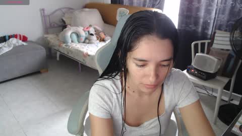 Snapshot of erina_1 chatting on April 2, 5:10 pm erina_1 online show from April 2, 5:10 pm