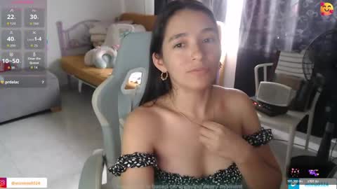 Snapshot of erina_1 chatting on April 15, 5:31 pm erina_1 online show from April 15, 5:31 pm
