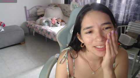 Snapshot of erina_1 chatting on April 25, 5:43 pm erina_1 online show from April 25, 5:43 pm
