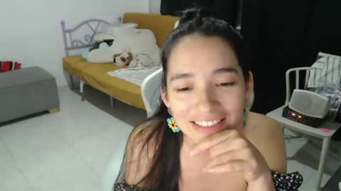 Snapshot of erina_1 chatting on June 8, 1:39 am erina_1 online show from June 8, 1:39 am