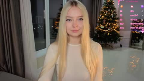 Snapshot of erlenbayer chatting on March 4, 9:43 pm Chanel online show from March 4, 9:43 pm