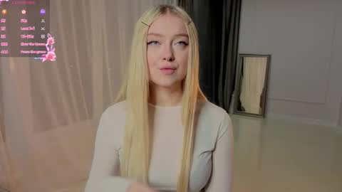 Snapshot of erlenbayer chatting on March 12, 8:26 pm Chanel online show from March 12, 8:26 pm