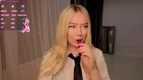 Snapshot of erlenbayer chatting on March 15, 10:16 pm Chanel online show from March 15, 10:16 pm