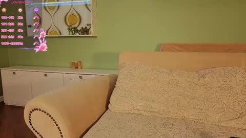 Snapshot of erlenbayer chatting on March 17, 8:45 pm Chanel online show from March 17, 8:45 pm