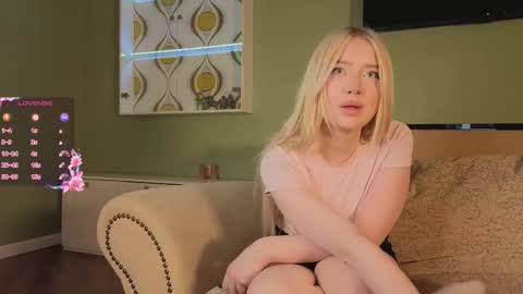 Snapshot of erlenbayer chatting on March 18, 8:45 pm Chanel online show from March 18, 8:45 pm