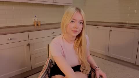 Snapshot of erlenbayer chatting on March 22, 8:34 pm Chanel online show from March 22, 8:34 pm