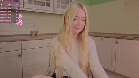 Snapshot of erlenbayer chatting on March 25, 9:10 pm Chanel online show from March 25, 9:10 pm