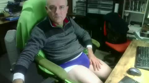 Snapshot of ernello chatting on October 24, 11:45 pm ernello online show from October 24, 11:45 pm