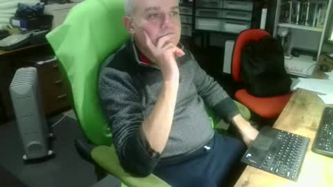 Snapshot of ernello chatting on October 26, 7:20 pm ernello online show from October 26, 7:20 pm