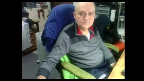 Snapshot of ernello chatting on July 4, 4:35 pm ernello online show from July 4, 4:35 pm