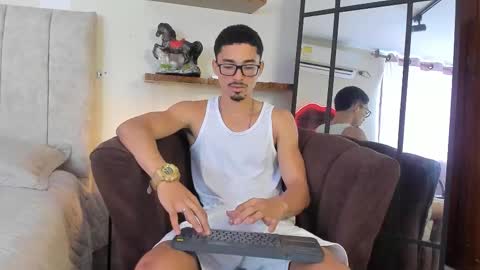 Snapshot of eros_becker_ chatting on March 7, 7:00 pm eros_becker_ online show from March 7, 7:00 pm