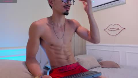 Snapshot of eros_becker_ chatting on March 9, 12:20 pm eros_becker_ online show from March 9, 12:20 pm