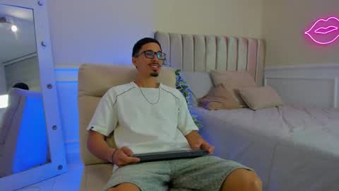 Snapshot of eros_becker_ chatting on March 18, 3:20 am eros_becker_ online show from March 18, 3:20 am