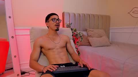 Snapshot of eros_becker_ chatting on March 20, 5:23 am eros_becker_ online show from March 20, 5:23 am