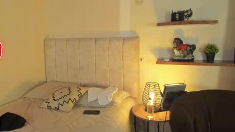 Snapshot of eros_becker_ chatting on March 21, 8:30 am eros_becker_ online show from March 21, 8:30 am