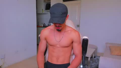 eros_becker_ online show from May 13, 4:04 pm