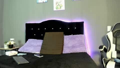 Snapshot of eros_lux1 chatting on April 2, 1:09 pm Eros Lux1 online show from April 2, 1:09 pm