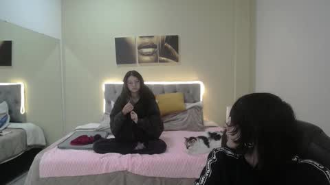 eros_nyx_ online show from December 17, 3:34 am