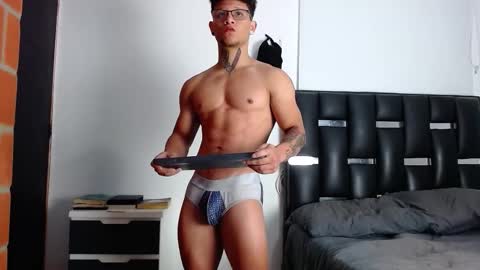 Snapshot of erosscott chatting on February 18, 6:59 pm Eros online show from February 18, 6:59 pm