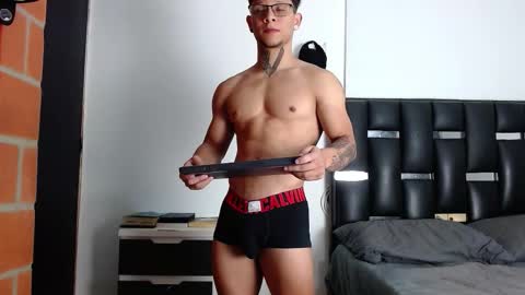 Snapshot of erosscott chatting on February 21, 5:58 pm Eros online show from February 21, 5:58 pm