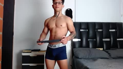 Snapshot of erosscott chatting on February 24, 8:18 pm Eros online show from February 24, 8:18 pm