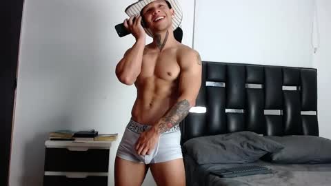 Snapshot of erosscott chatting on March 2, 4:25 pm Eros online show from March 2, 4:25 pm