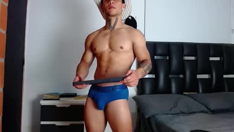 Snapshot of erosscott chatting on March 5, 11:23 pm Eros online show from March 5, 11:23 pm