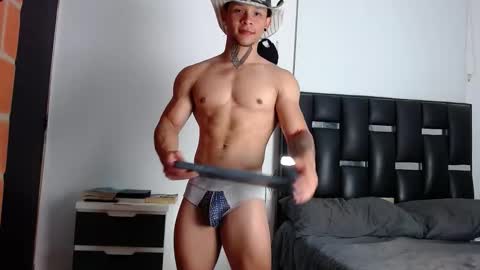 Snapshot of erosscott chatting on March 10, 2:27 am Eros online show from March 10, 2:27 am