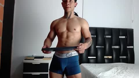 Snapshot of erosscott chatting on March 15, 10:05 pm Eros online show from March 15, 10:05 pm