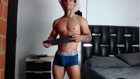 Snapshot of erosscott chatting on March 16, 9:52 pm Eros online show from March 16, 9:52 pm